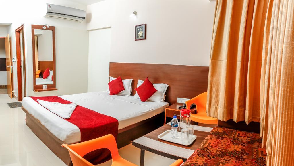Hotel Pc Residency 迈索尔 外观 照片
